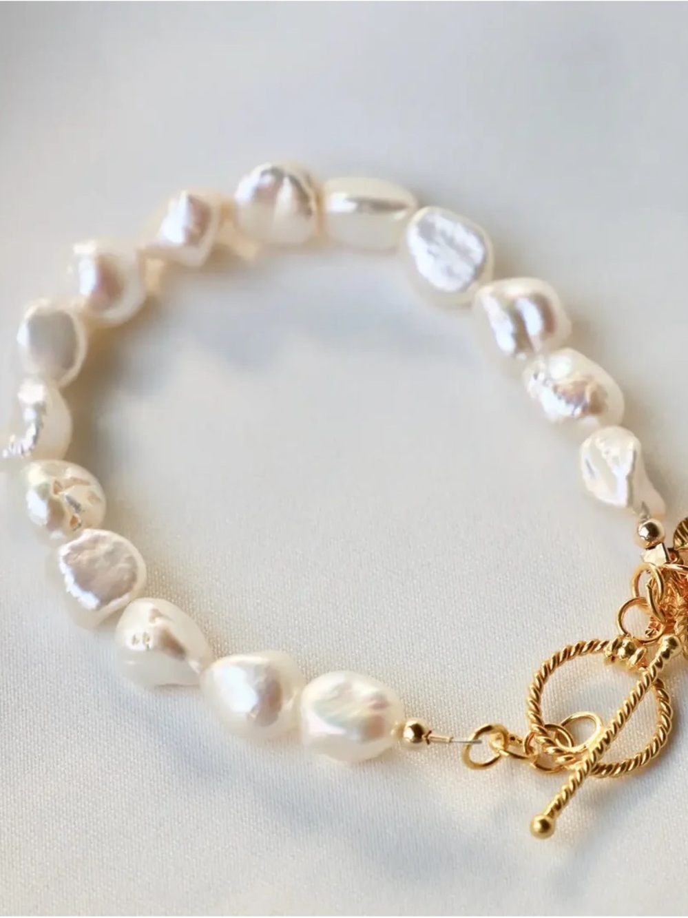 Freshwater Pearl Bracelet with Gold Toggle - White Pearls